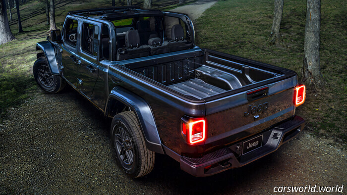 El Jeep Gladiator Acaba De Recibir Una Nueva Personalidad Sigilosa | Carscoops